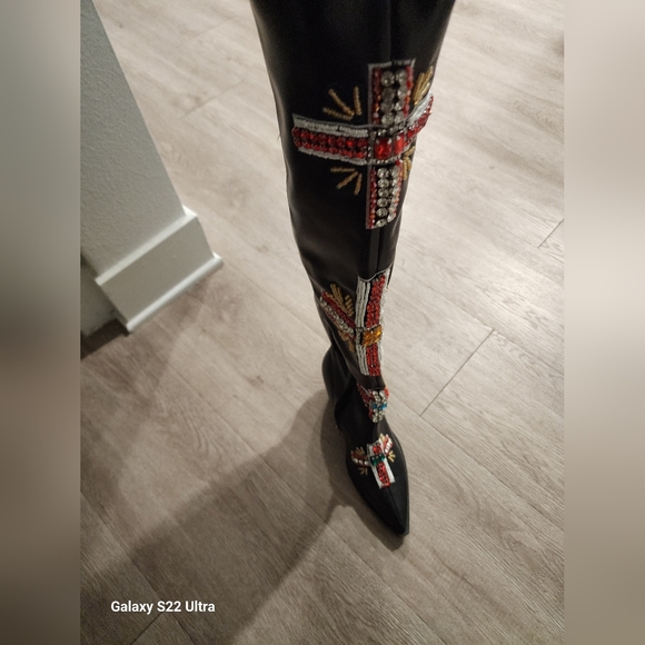 Azalea Wang JAZLYN-BLACK CROSS WESTERN BOOT - Picture 5 of 8